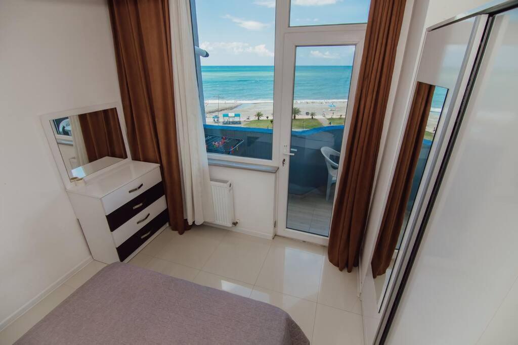 Beachfronts Cando With Balcony & Sunset Location Батуми