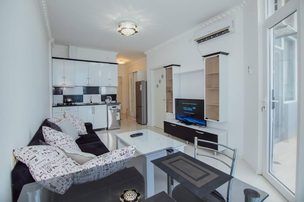 Beachfronts Cando With Balcony & Sunset Location Апартаменты *