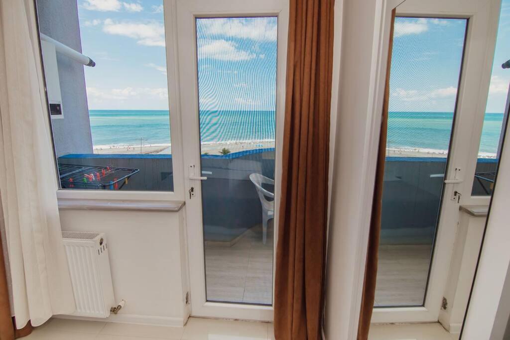 Апартаменты Beachfronts Cando With Balcony & Sunset Location Батуми